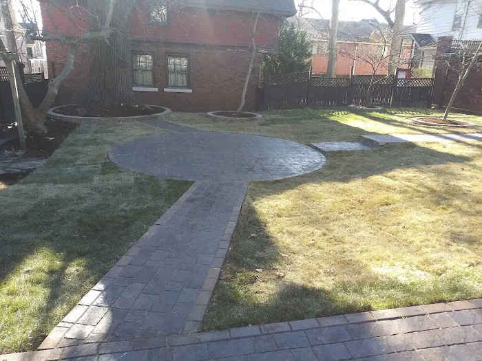 Hearns Landscaping & Lawn Maintenance Picture 3