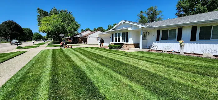 Lea's Lawn Care Picture 9