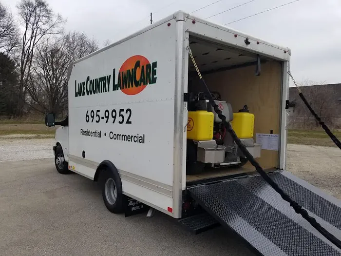 LakeCountry LawnCare LLC Picture 4