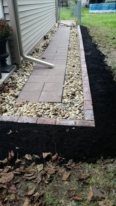 D&A mowing and scapes Picture 1