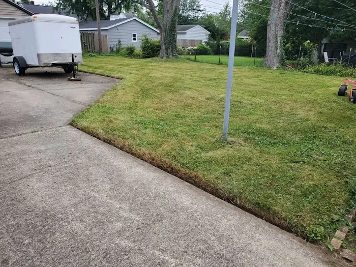 Joe's Lawn Care Service Picture 1