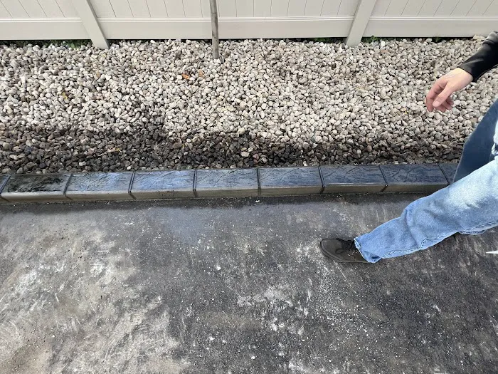 Concrete Borders Picture 4