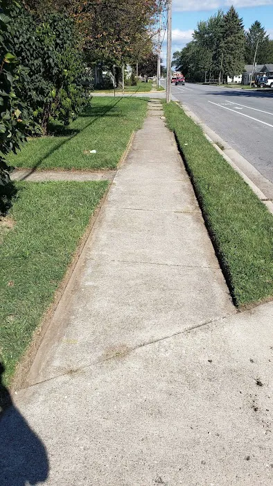 Grass Roots Lawn Care LLC Picture 1