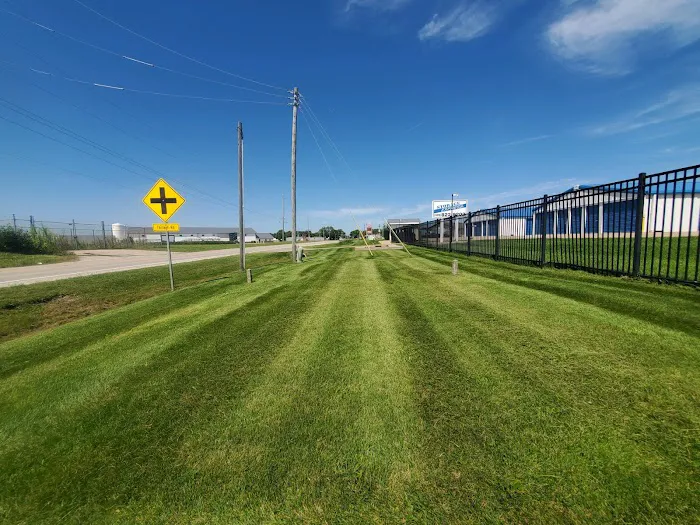 McCormick's Lawn Picture 4