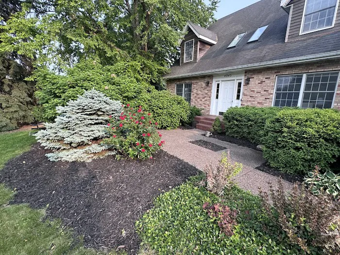 Bettendorf Lawn Care, LLC Picture 10