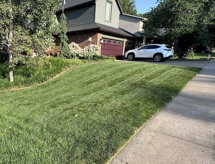 Bettendorf Lawn Care, LLC Picture 1
