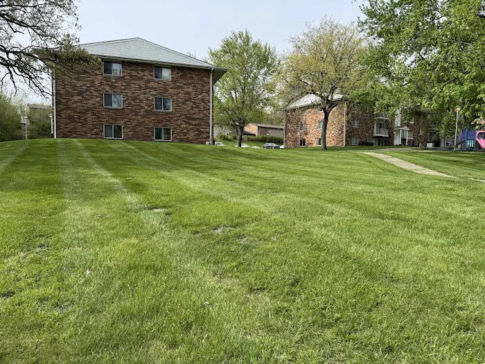 Carlos Lawn Care Services Picture 3