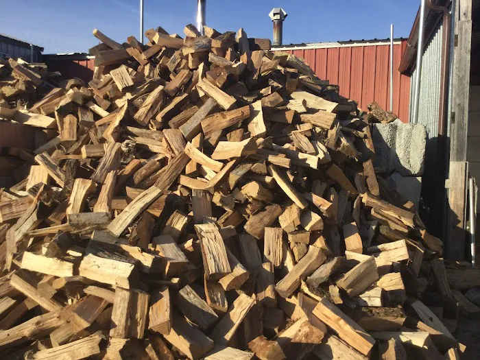 Bags and Bulk Landscape Supply Yard Picture 2