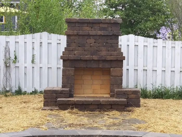 1040 Hardscape & Landscaping Picture 3