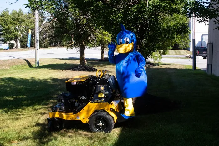 Blue Duck Lawn Care Picture 2