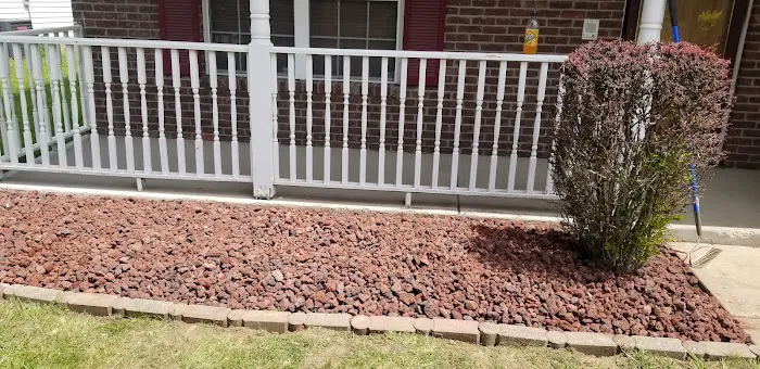 E & R Landscaping LLC Picture 7