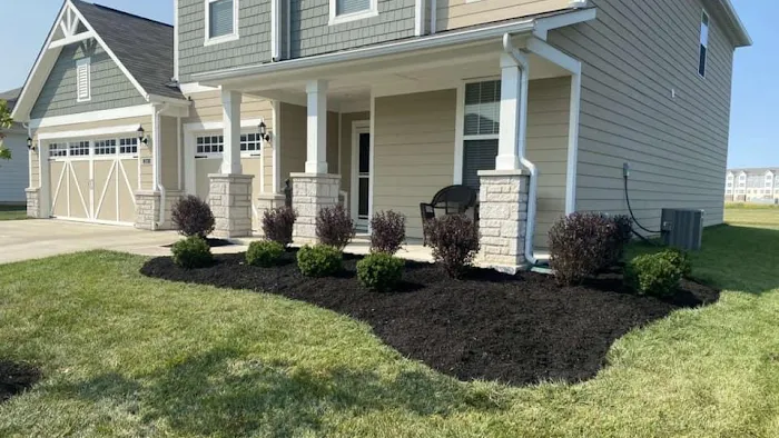 E & R Landscaping LLC Picture 4