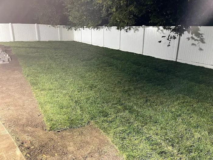 Premier Landscape Services LLC Picture 1