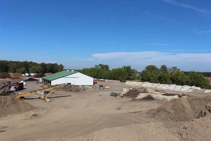 Buesching's Peat Moss & Mulch, Inc. Picture 1