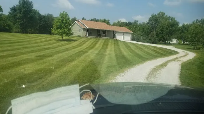 Clean Cut Lawn Care LLC Picture 3