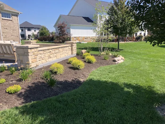 Mack Landscapes Picture 8