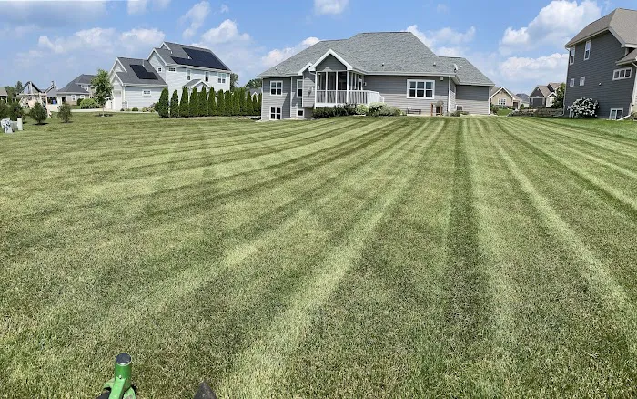Ray and Son Lawn and Snow Service Picture 5