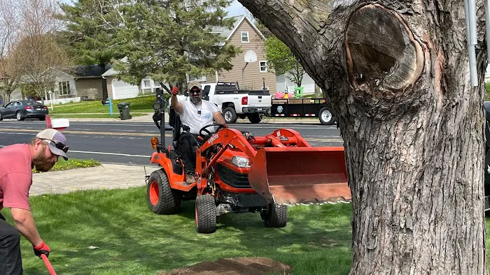 Ray and Son Lawn and Snow Service Picture 4