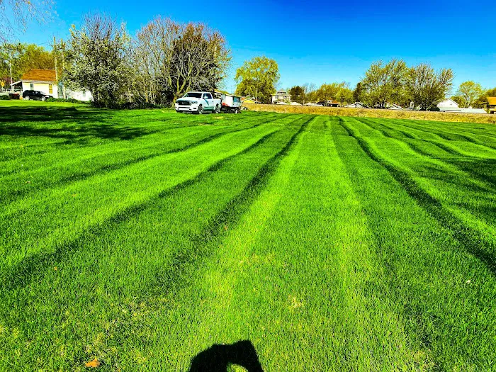 MIDWEST LAWNS LLC Picture 5