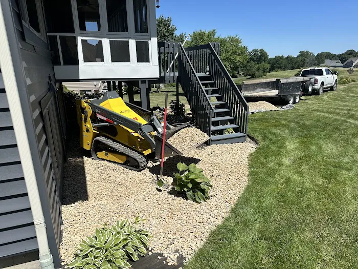 MIDWEST LAWNS LLC Picture 9