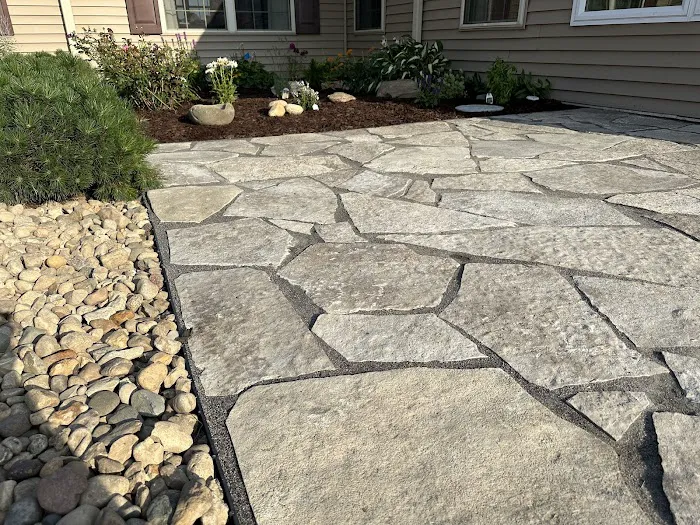 MIDWEST LAWNS LLC Picture 1