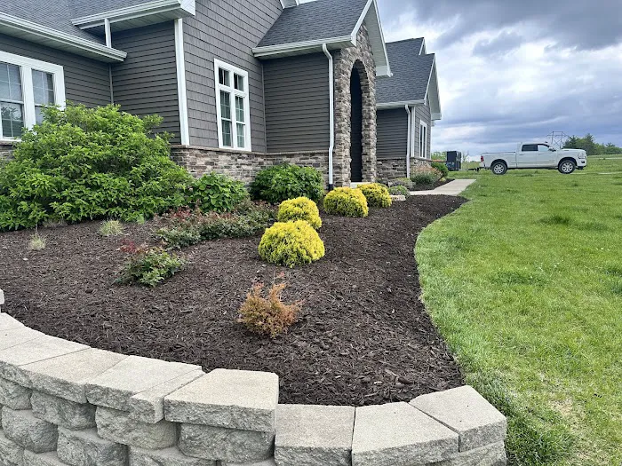 MIDWEST LAWNS LLC Picture 4