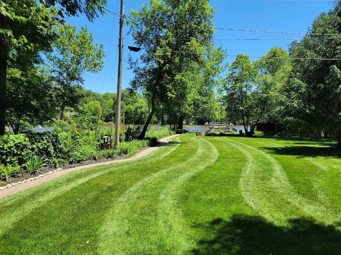 Husty Lawns & Services LLC Picture 7