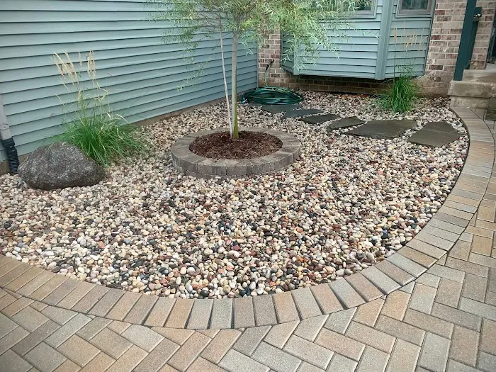 EMT Landscaping LLC Picture 9