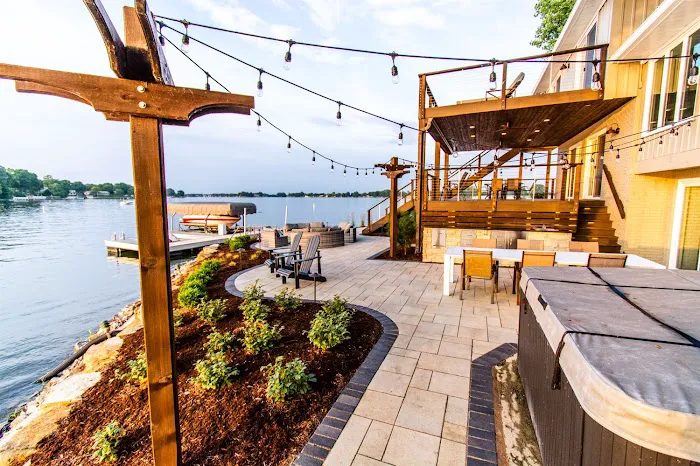 DeVries Design and Landscape Picture 5