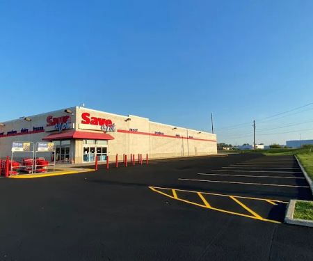 Mr landscaping and parking lot maintenance / Landscaping & Asphalth Maintenance