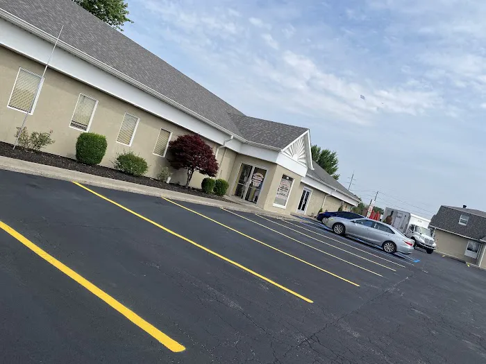 Mr landscaping and parking lot maintenance / Landscaping & Asphalth Maintenance Picture 9