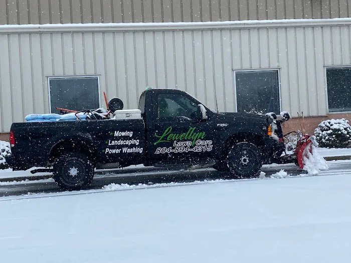 Lewellyn Lawn Care LLC Picture 8