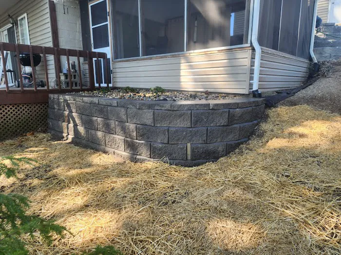 Reyes Landscaping, LLC & Hardscape Picture 2