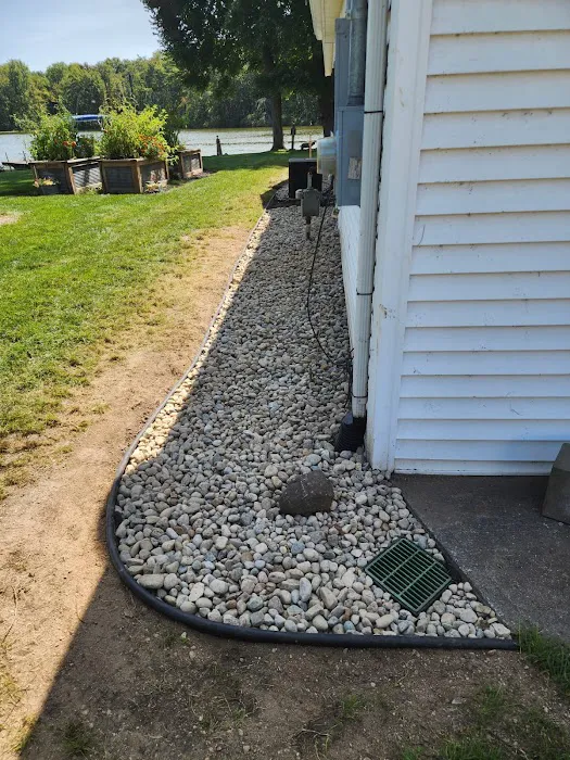 Reyes Landscaping, LLC & Hardscape Picture 10