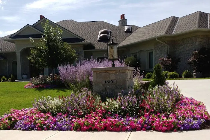 LK Landscaping, LLC Picture 2