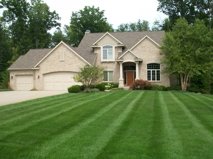 Signature Lawn & TreeMasters Picture 5