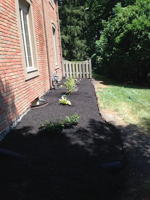Green & Groom Landscape & Lawncare Picture 2