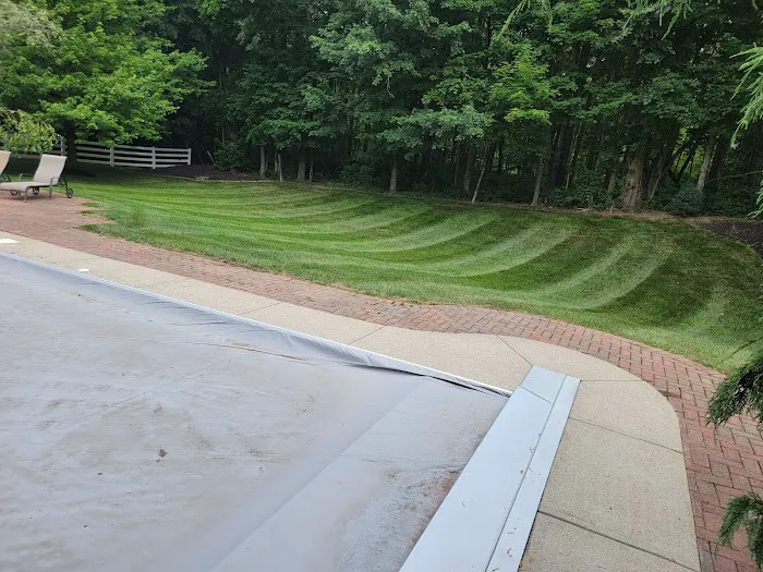 Grateful Grass Lawn and Landscape Maintenance Picture 10