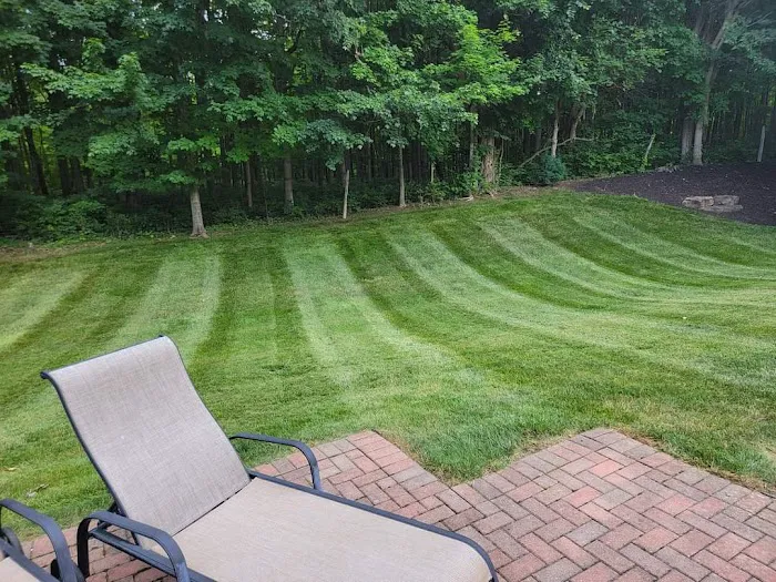 Grateful Grass Lawn and Landscape Maintenance Picture 6