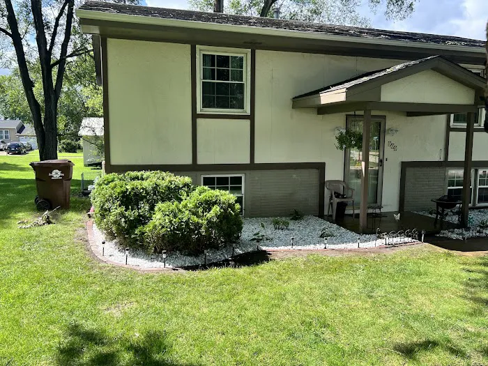 Eastern Iowa Lawn Care Picture 3