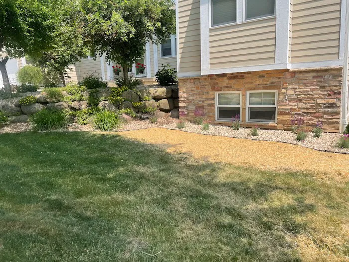 Dreger Lawn & Landscape Picture 1