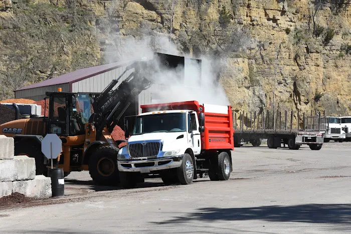 Dubuque Mulch Company Picture 3