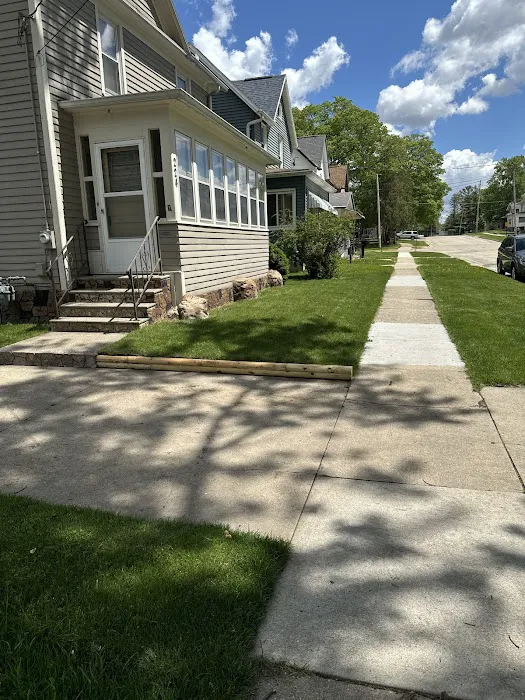Alex's Lawn And Landscaping Service Picture 5