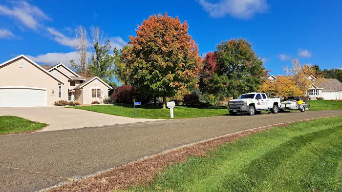 Cutting Edge Lawn Services WI Picture 9