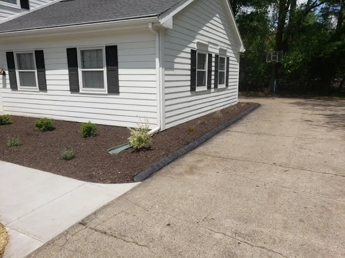 Earthscape Curb & Mulch, LLC Picture 4