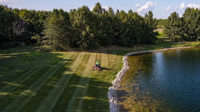 Kickin' Grass Lawn Care Picture 9