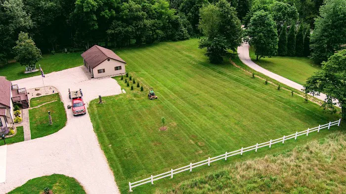 Kickin' Grass Lawn Care Picture 6