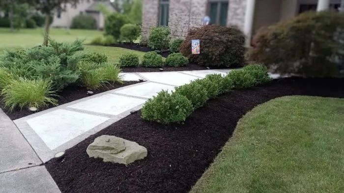Holbrook Lawnscape Picture 2
