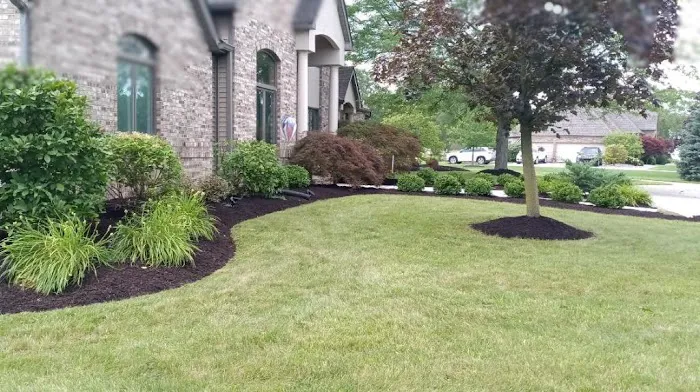 Holbrook Lawnscape Picture 1