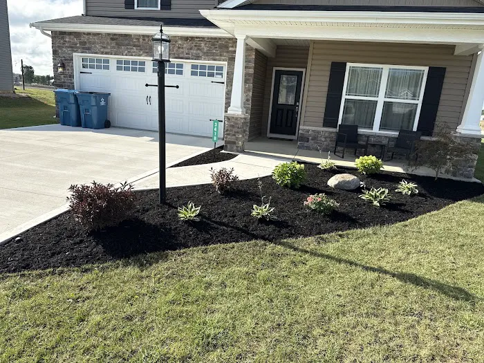 Holbrook Lawnscape Picture 7